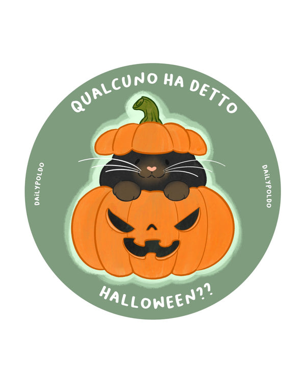 Il gatto Bit che spunta da una zucca intagliata con il coperchio in testa, su sfondo verde con la scritta Qualcuno ha detto…